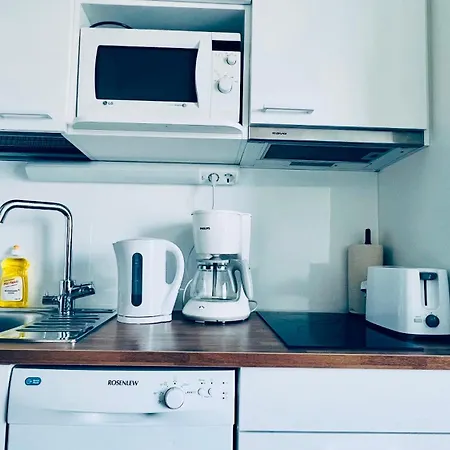 Cozy 6 Mins By Train To Airport *