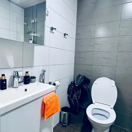 Διαμέρισμα Cozy 6 Mins By Train To Airport Βάνταα