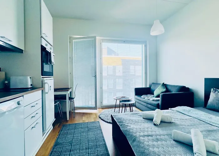 Cozy 6 Mins By Train To Airport 公寓 *