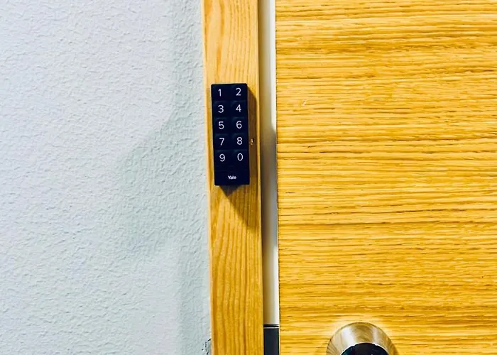 Cozy 6 Mins By Train To Airport 公寓