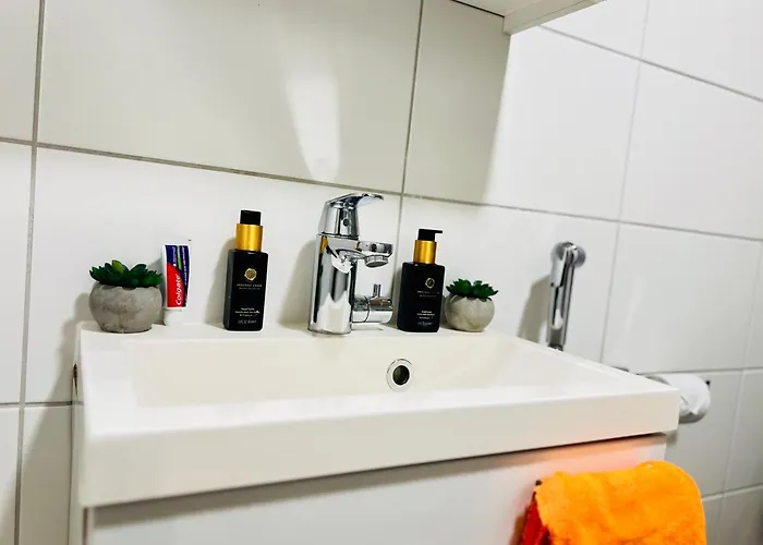 Cozy 6 Mins By Train To Airport 万塔